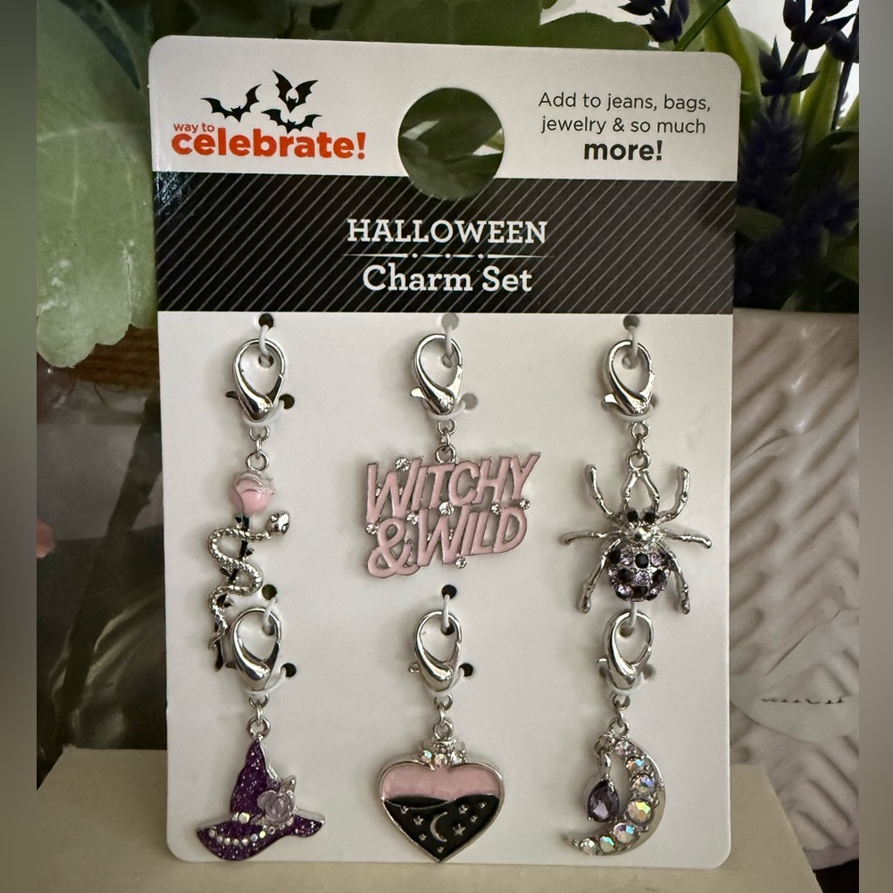 🆕🧙🏻 CELEBRATE HALLOWEEN LIMITED EDITION 6 PIECE CHARM SET. BRAND NEW! ADORABLE!